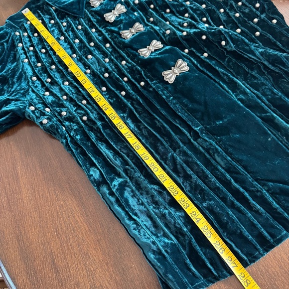 Double D Ranch Forest Green Velvet Shirt w/Metal Bows and Studding Size Medium - Picture 11 of 11